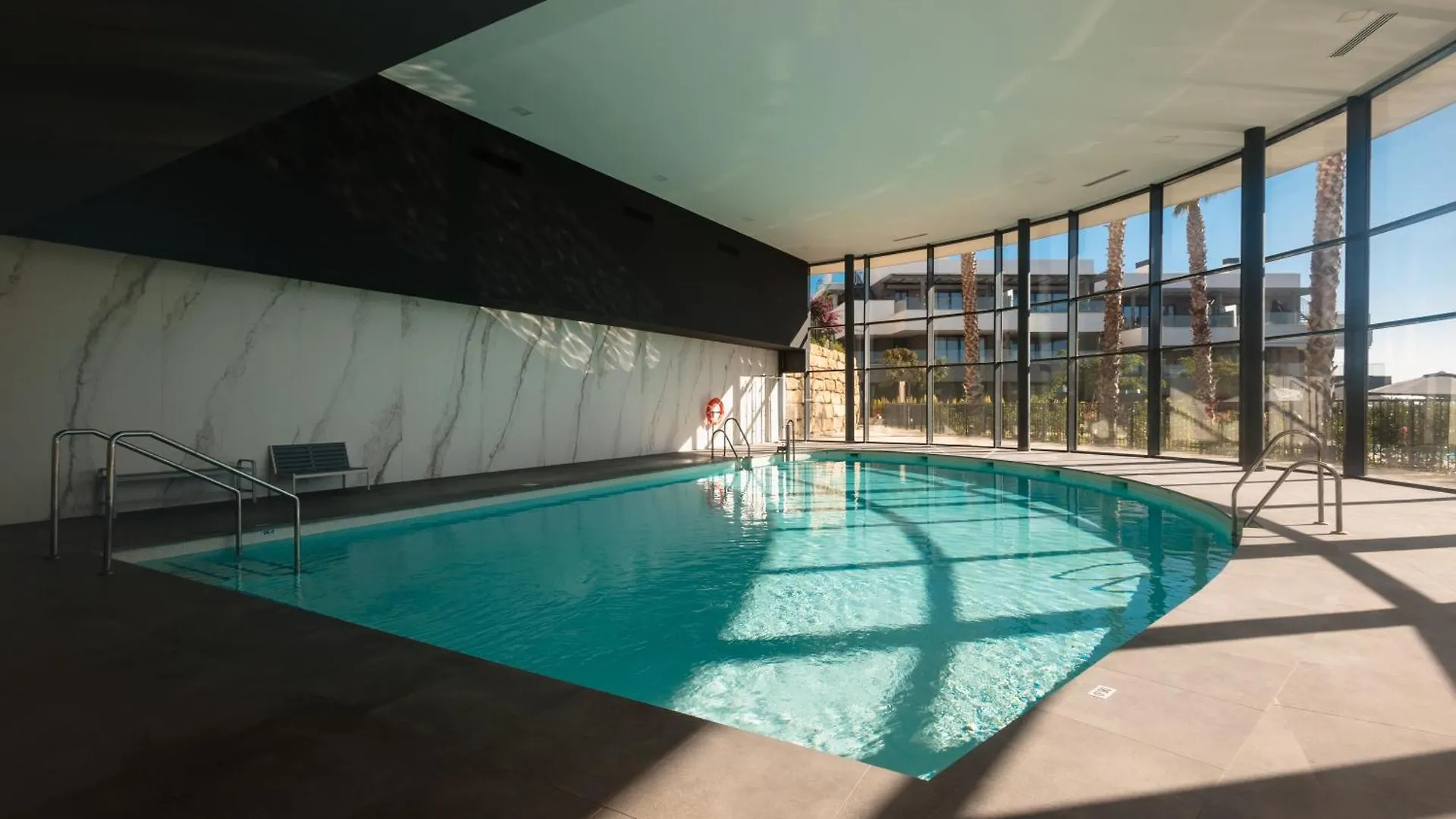 Luxurious 2 Bedroom Apartment Close To The Beach In Estepona