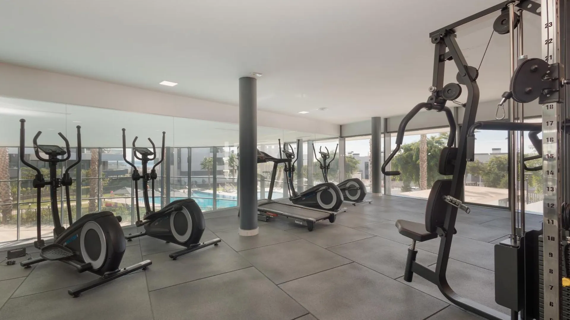 Luxurious 2 Bedroom Apartment Close To The Beach In Estepona