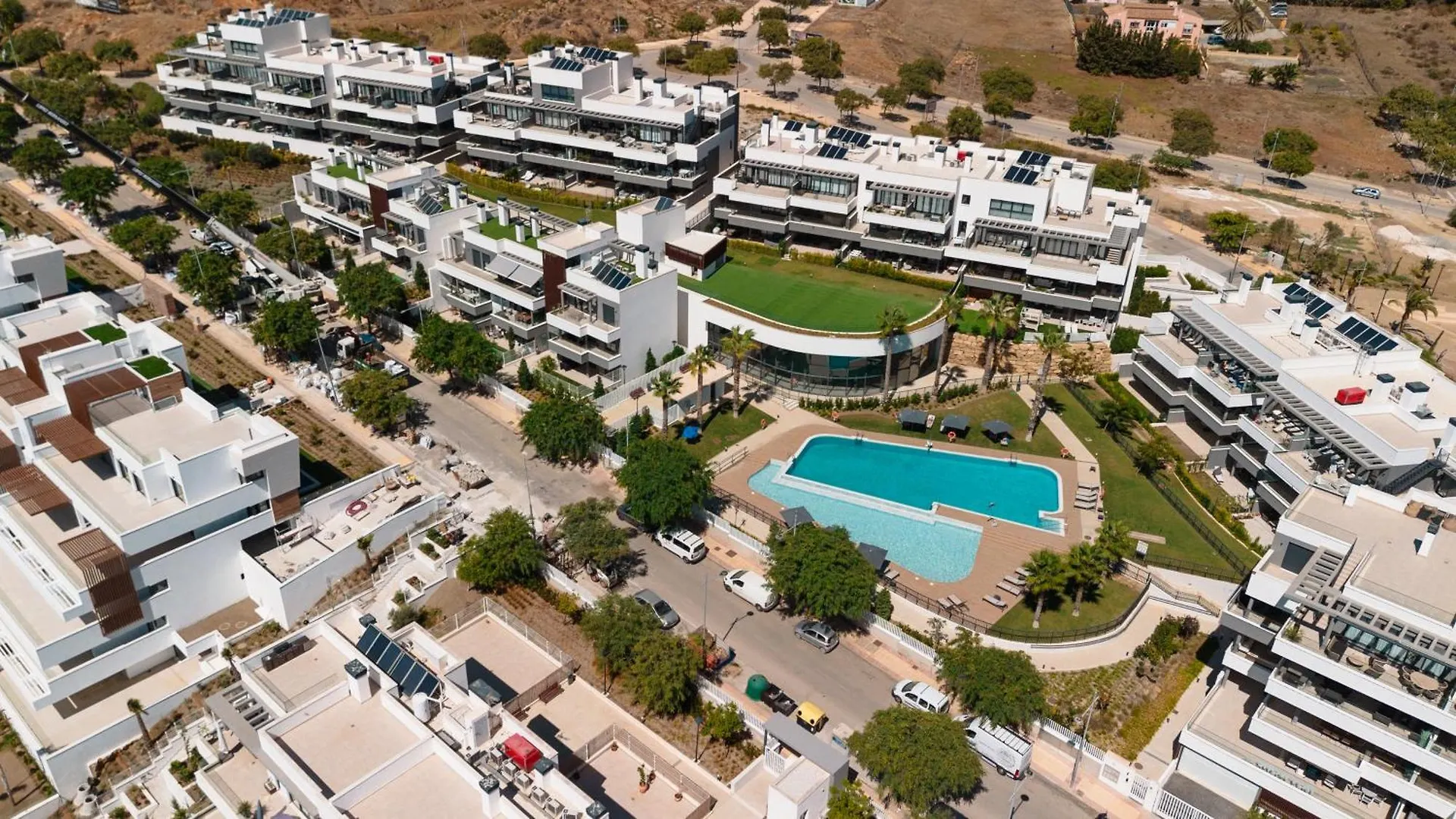 Luxurious 2 Bedroom Apartment Close To The Beach In Estepona
